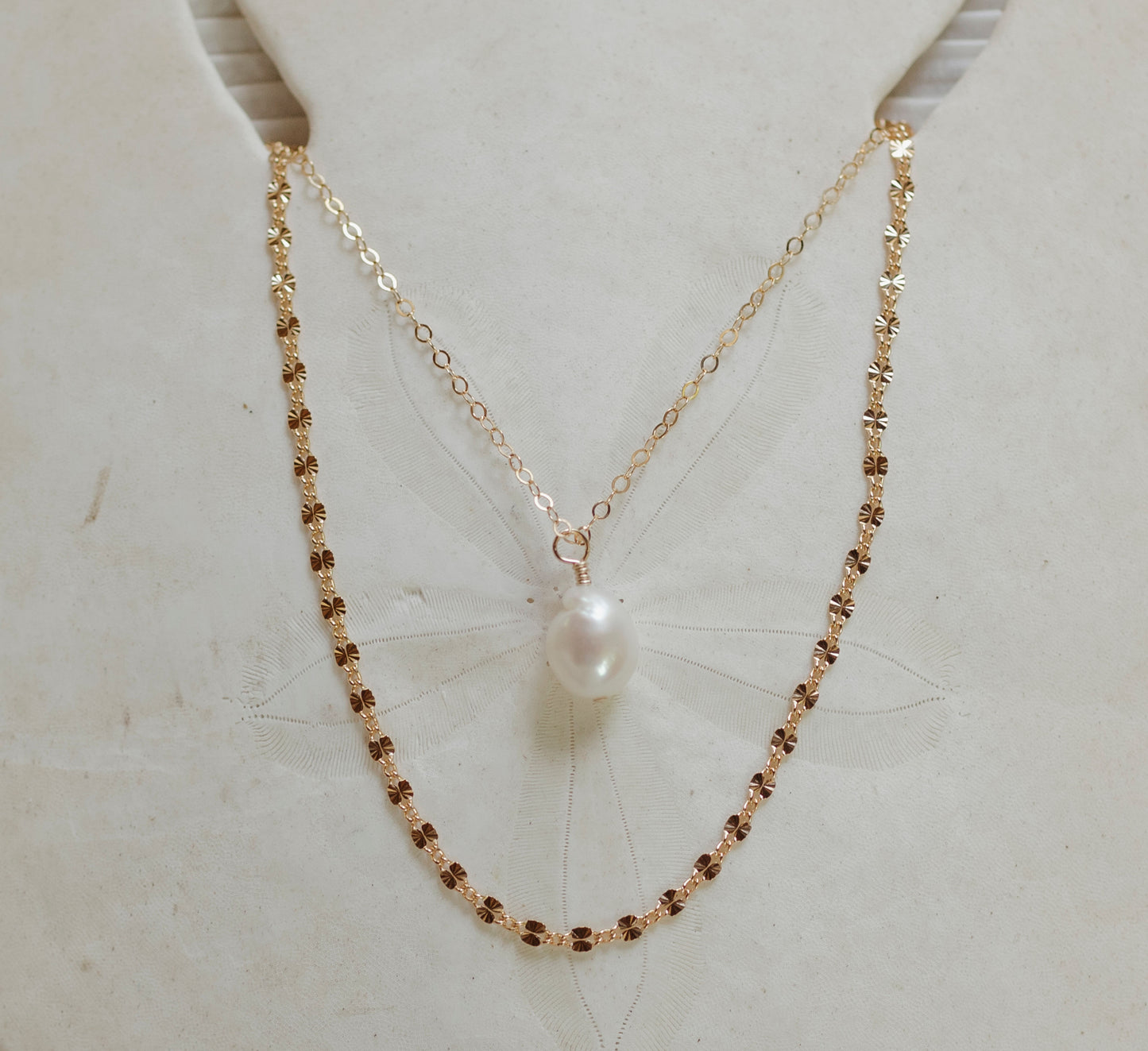 Chunky pearl necklace